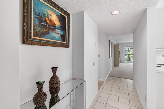 6585 Kensington Lane 307, Delray Beach, FL 33446