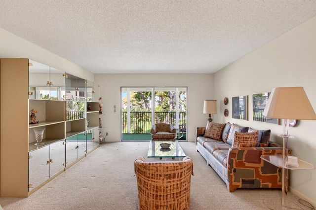 6585 Kensington Lane 307, Delray Beach, FL 33446