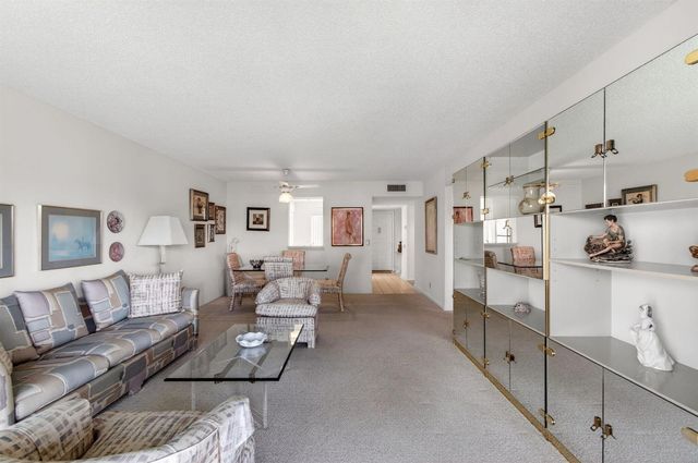 6585 Kensington Lane 307, Delray Beach, FL 33446