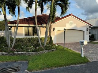 6100 Manchester Lane, Davie, FL 33331
