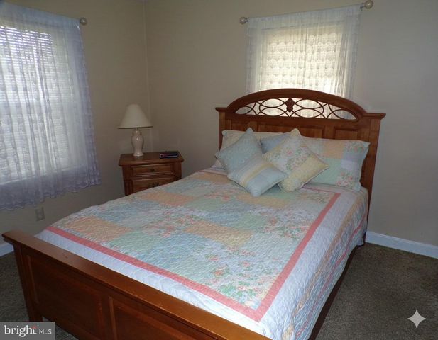 7 MEDIAN DR, Wilmington, DE 19803