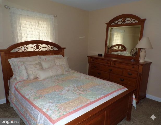 7 MEDIAN DR, Wilmington, DE 19803