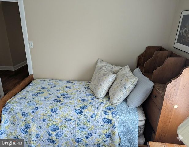 7 MEDIAN DR, Wilmington, DE 19803