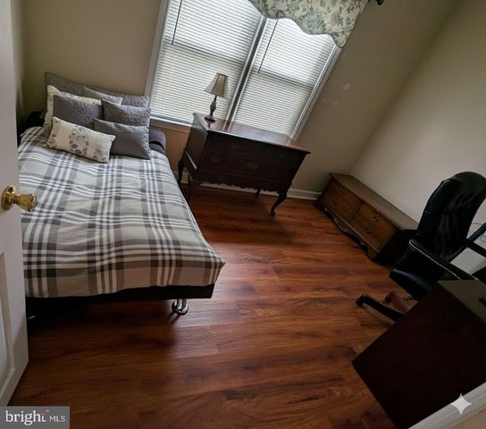 7 MEDIAN DR, Wilmington, DE 19803