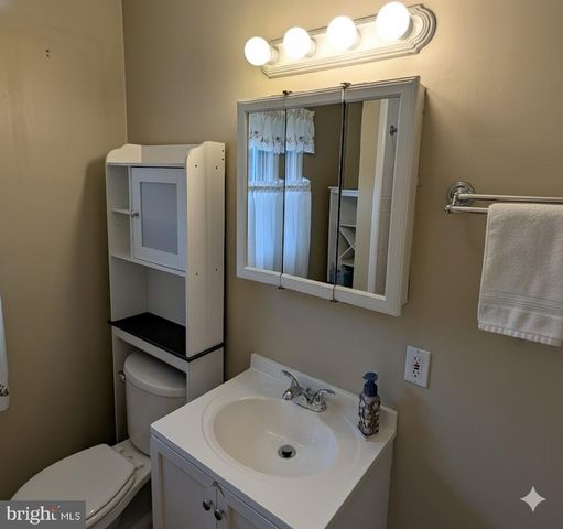 7 MEDIAN DR, Wilmington, DE 19803