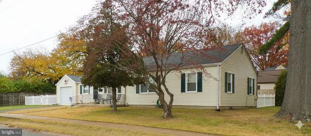 7 MEDIAN DR, Wilmington, DE 19803