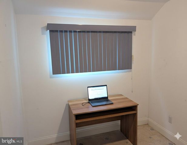 7 MEDIAN DR, Wilmington, DE 19803