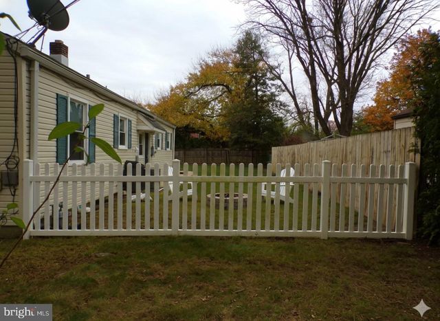 7 MEDIAN DR, Wilmington, DE 19803