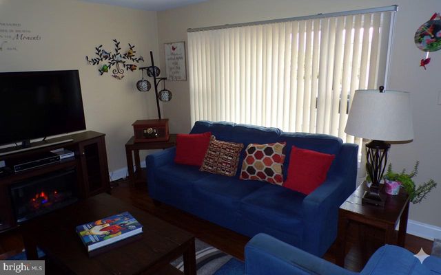 7 MEDIAN DR, Wilmington, DE 19803