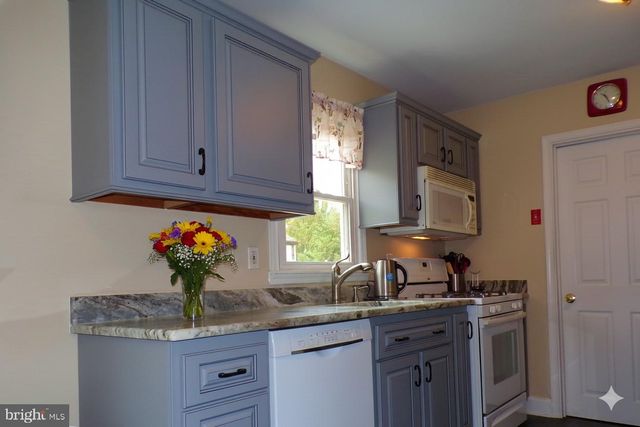 7 MEDIAN DR, Wilmington, DE 19803