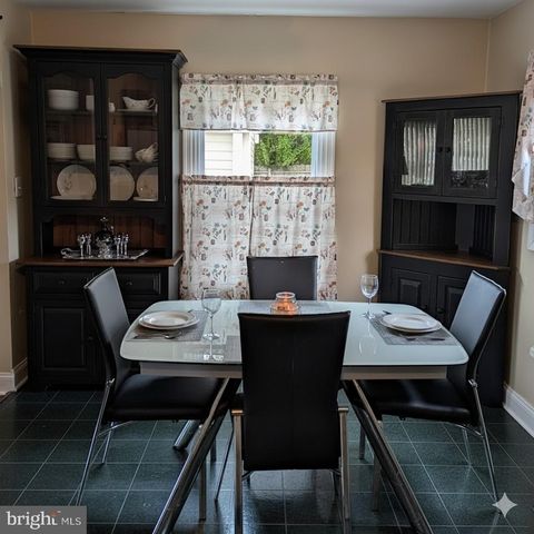 7 MEDIAN DR, Wilmington, DE 19803