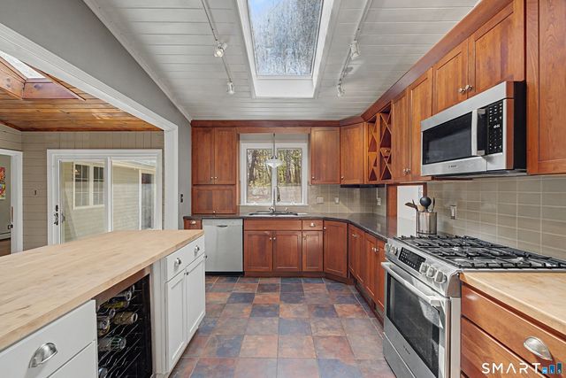 304 Bushy Hill Road, Simsbury, CT 06070