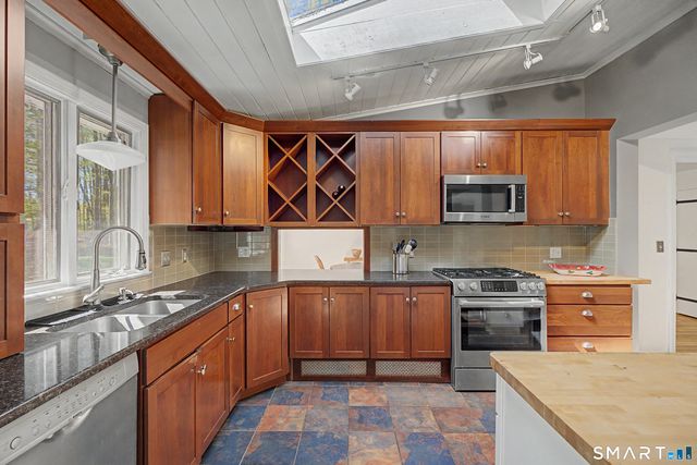304 Bushy Hill Road, Simsbury, CT 06070
