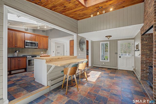 304 Bushy Hill Road, Simsbury, CT 06070