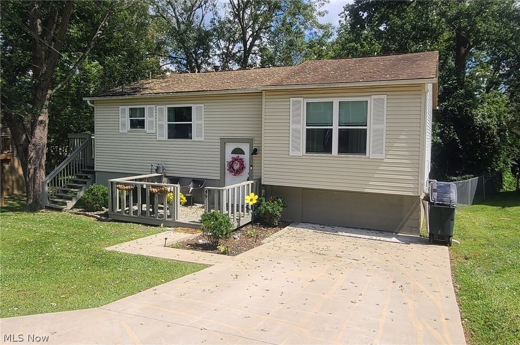 49 Colonel Phelps Drive, Parkersburg, WV 26104