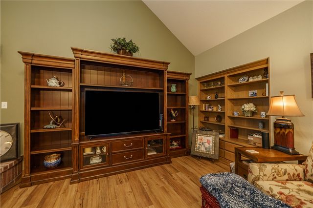 37 Holiday Island Drive, Holiday Island, AR 72631