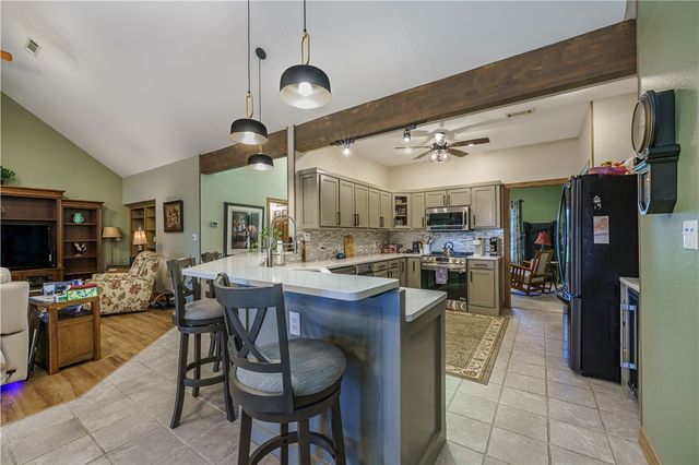 37 Holiday Island Drive, Holiday Island, AR 72631