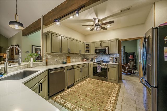 37 Holiday Island Drive, Holiday Island, AR 72631