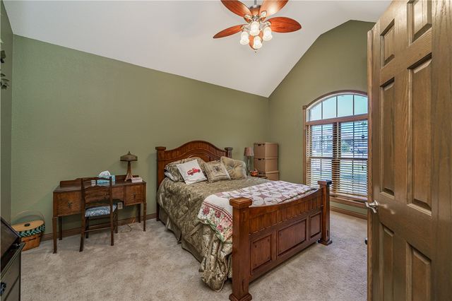37 Holiday Island Drive, Holiday Island, AR 72631