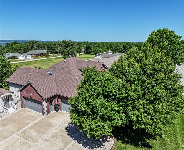 37 Holiday Island Drive, Holiday Island, AR 72631