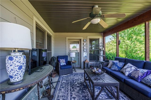 37 Holiday Island Drive, Holiday Island, AR 72631