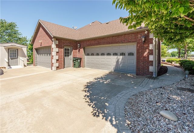 37 Holiday Island Drive, Holiday Island, AR 72631