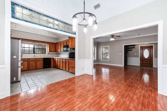 2245 N Austin Avenue, Pearland, TX 77581