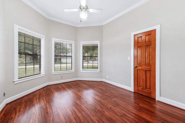 2245 N Austin Avenue, Pearland, TX 77581