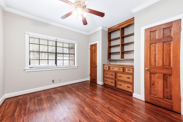 2245 N Austin Avenue, Pearland, TX 77581