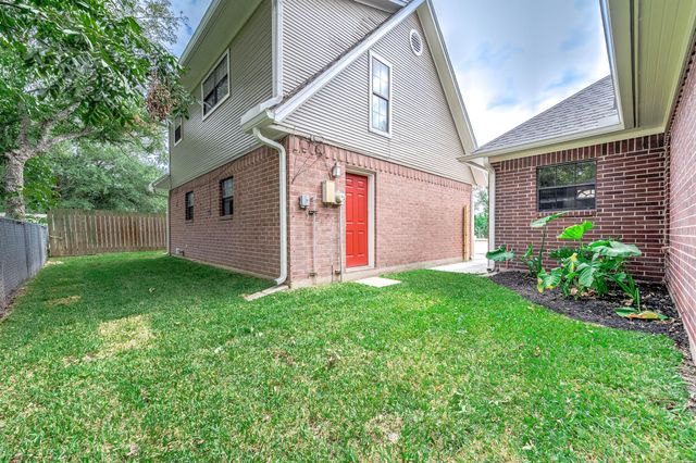 2245 N Austin Avenue, Pearland, TX 77581