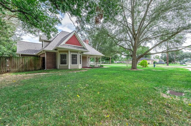 2245 N Austin Avenue, Pearland, TX 77581