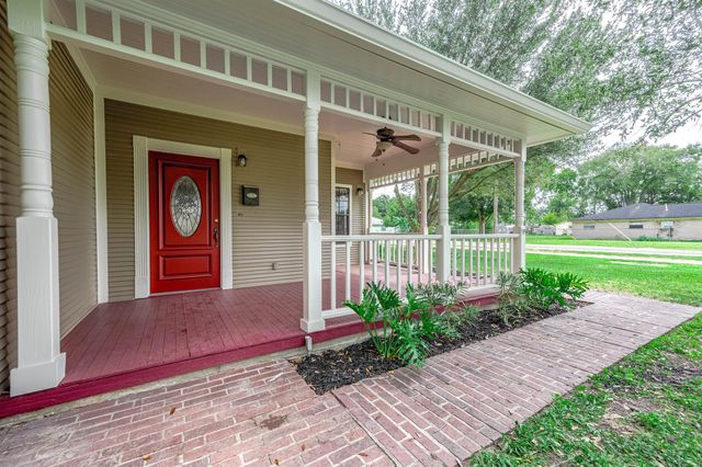 2245 N Austin Avenue, Pearland, TX 77581