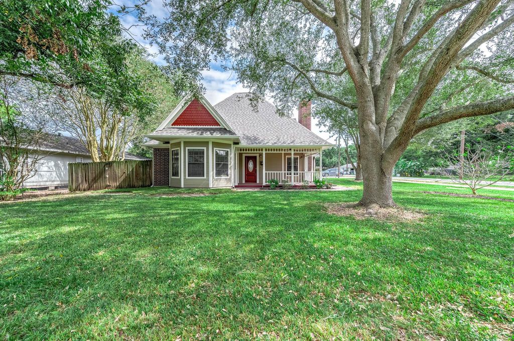 2245 N Austin Avenue, Pearland, TX 77581