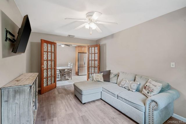 19 Washington Heights Street, Selden, NY 11784