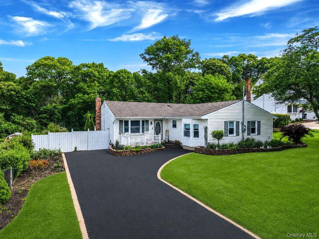 19 Washington Heights Street, Selden, NY 11784