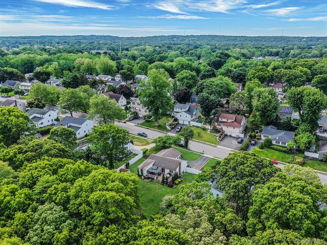 19 Washington Heights Street, Selden, NY 11784