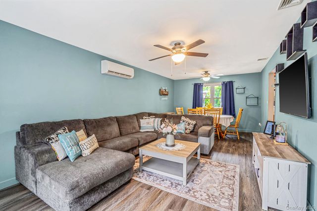 19 Washington Heights Street, Selden, NY 11784
