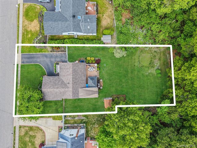 19 Washington Heights Street, Selden, NY 11784