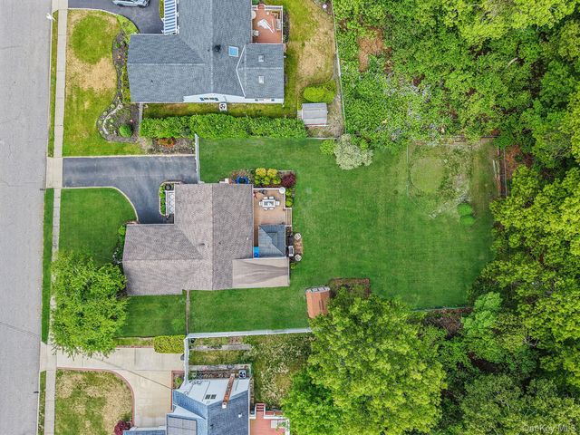 19 Washington Heights Street, Selden, NY 11784