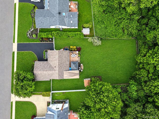 19 Washington Heights Street, Selden, NY 11784