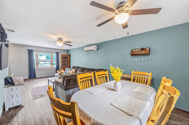 19 Washington Heights Street, Selden, NY 11784