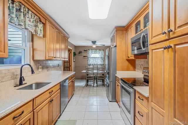 19 Washington Heights Street, Selden, NY 11784