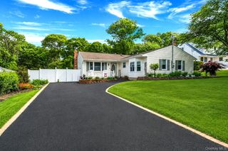 19 Washington Heights Street, Selden, NY 11784