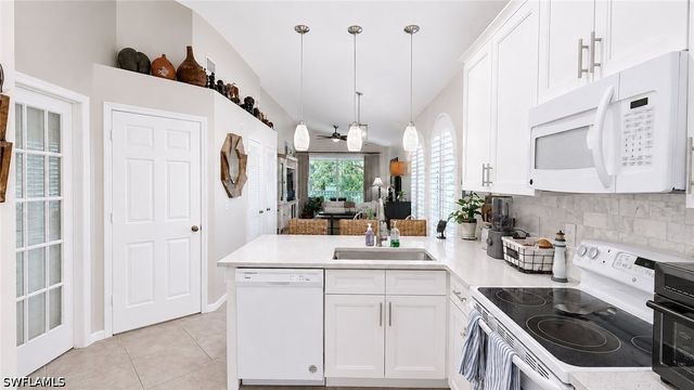 8274 Twelve Oaks CIR 126, Naples, FL 34113