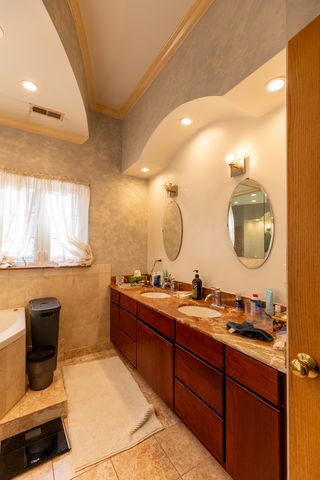 4716 N Kilbourn Avenue, Chicago, IL 60630