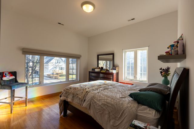 4716 N Kilbourn Avenue, Chicago, IL 60630