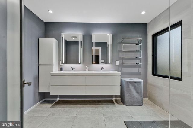 1228 PERRY WILLIAM DR, Mclean, VA 22101
