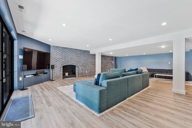 1228 PERRY WILLIAM DR, Mclean, VA 22101