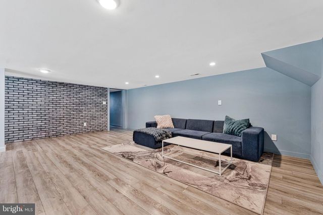 1228 PERRY WILLIAM DR, Mclean, VA 22101