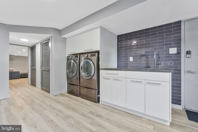 1228 PERRY WILLIAM DR, Mclean, VA 22101